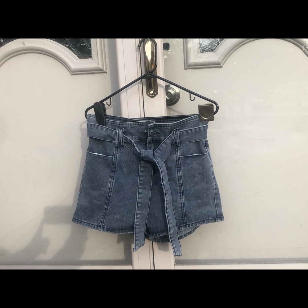 Belted Gray Jean Shorts (Size Juniors XS/3-4)
